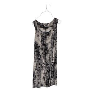 Chic Monochrome Sleeveless Maxi Dress